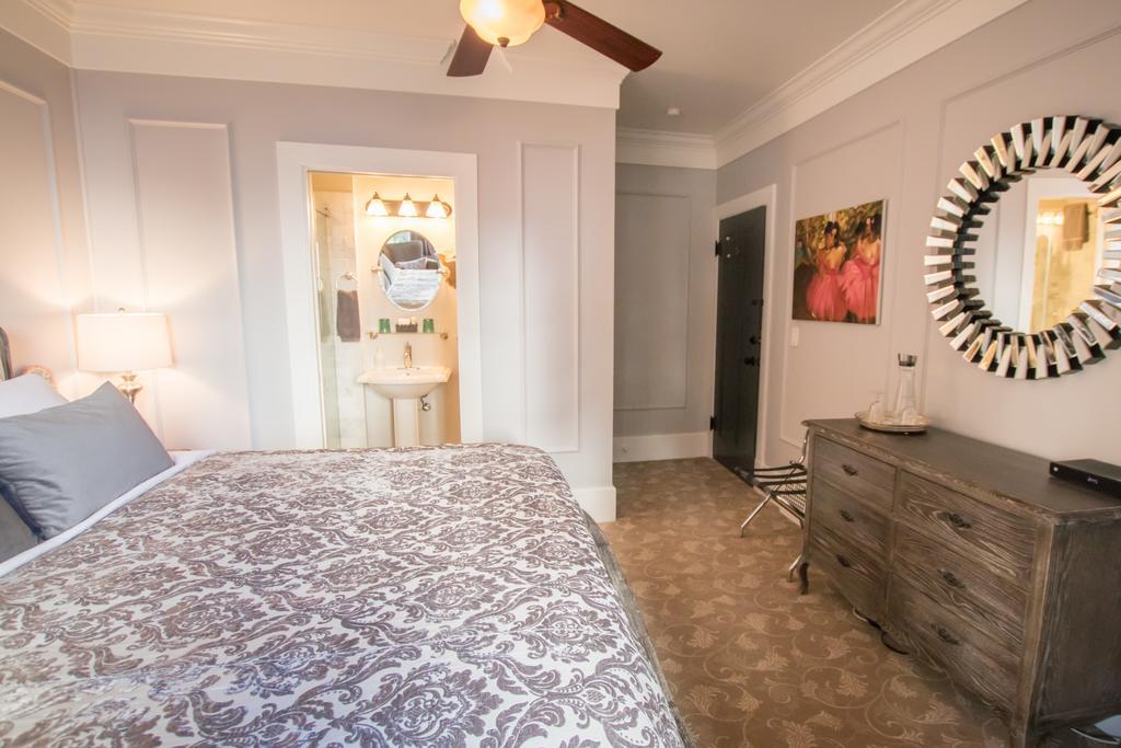 West End Couette-café 4*