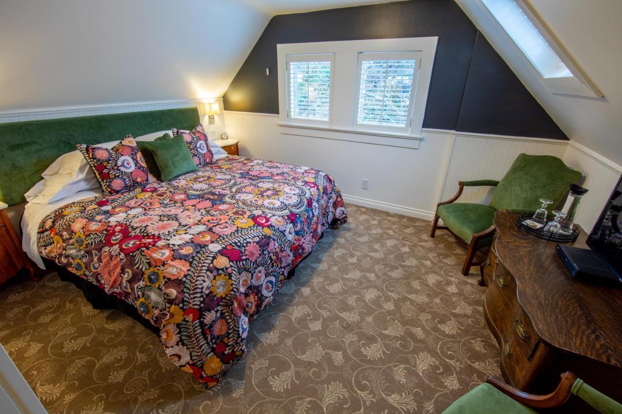 Couette-café West End 4*