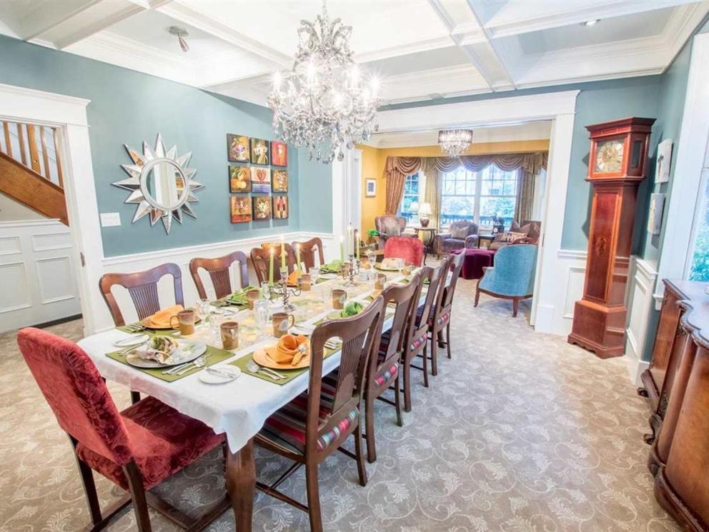 Bed & Breakfast West End 4*